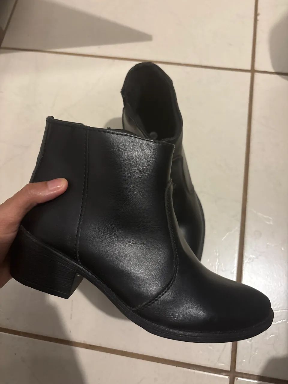Bota preta ankle boot tamanho 36 - Foto 2