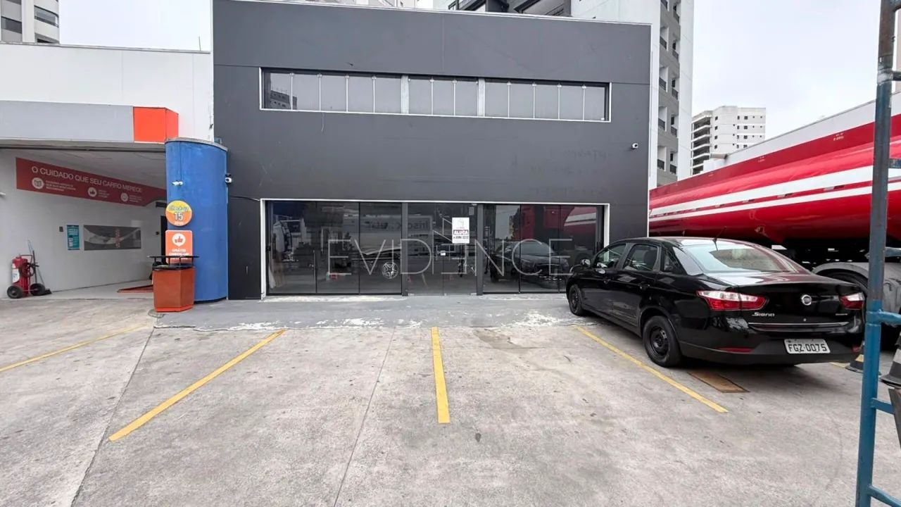 Alugue salão comercial no Anália franco.
