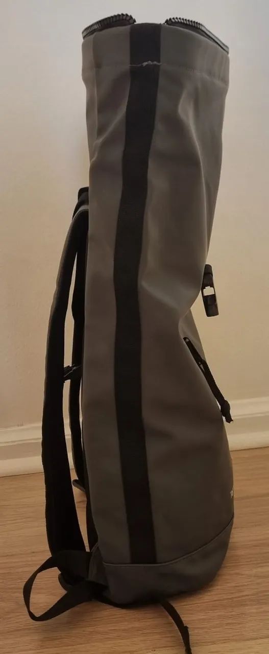 Mochila na cor Cinza - Nova sem uso. - Foto 2