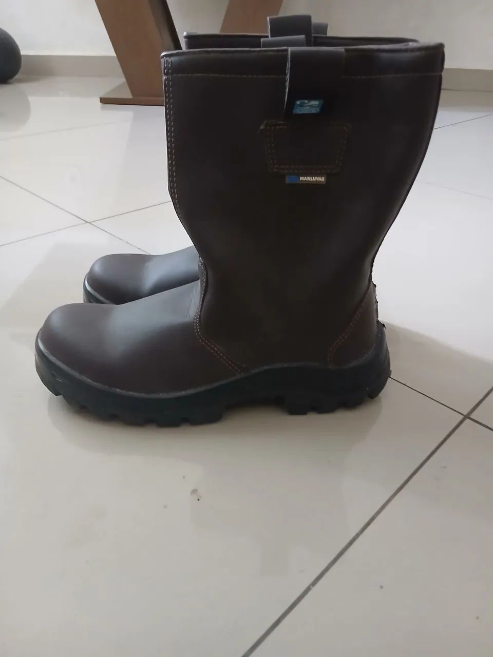 Duas bota de coro - Foto 2