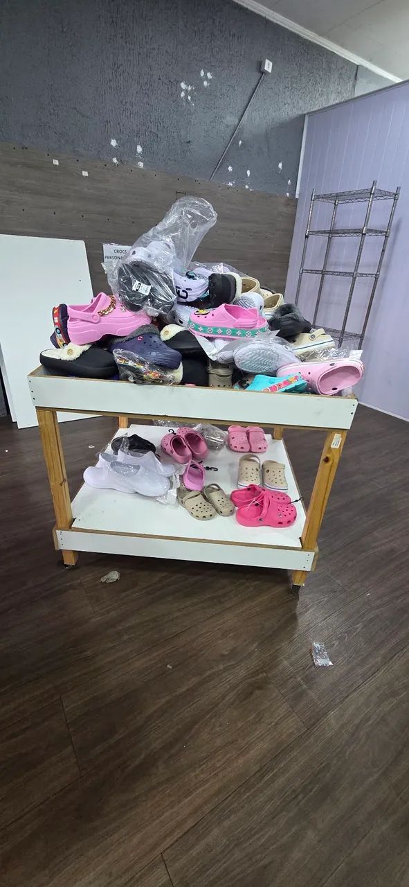 Mesa Expositora Com rodinhas para comércio loja 