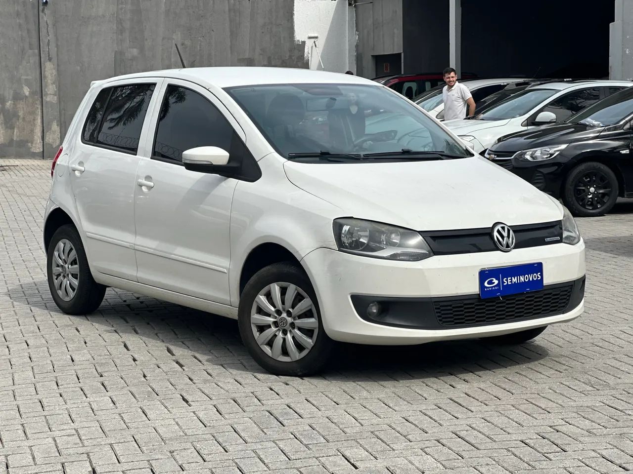 Volkswagen Fox Bluemotion 1.0 MI Total Flex 12V 5P 2014 - Foto 2