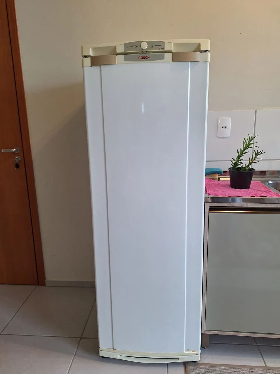 Geladeira Bosch 320 Semiautomática - Foto 2