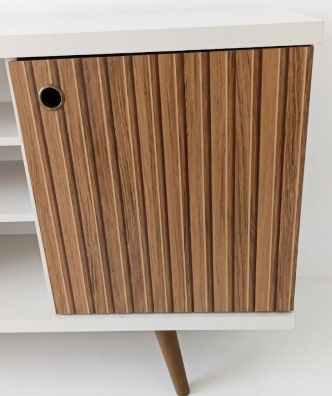 Rack Retrô para TV com Pés Palito e Porta Ripada - Foto 2