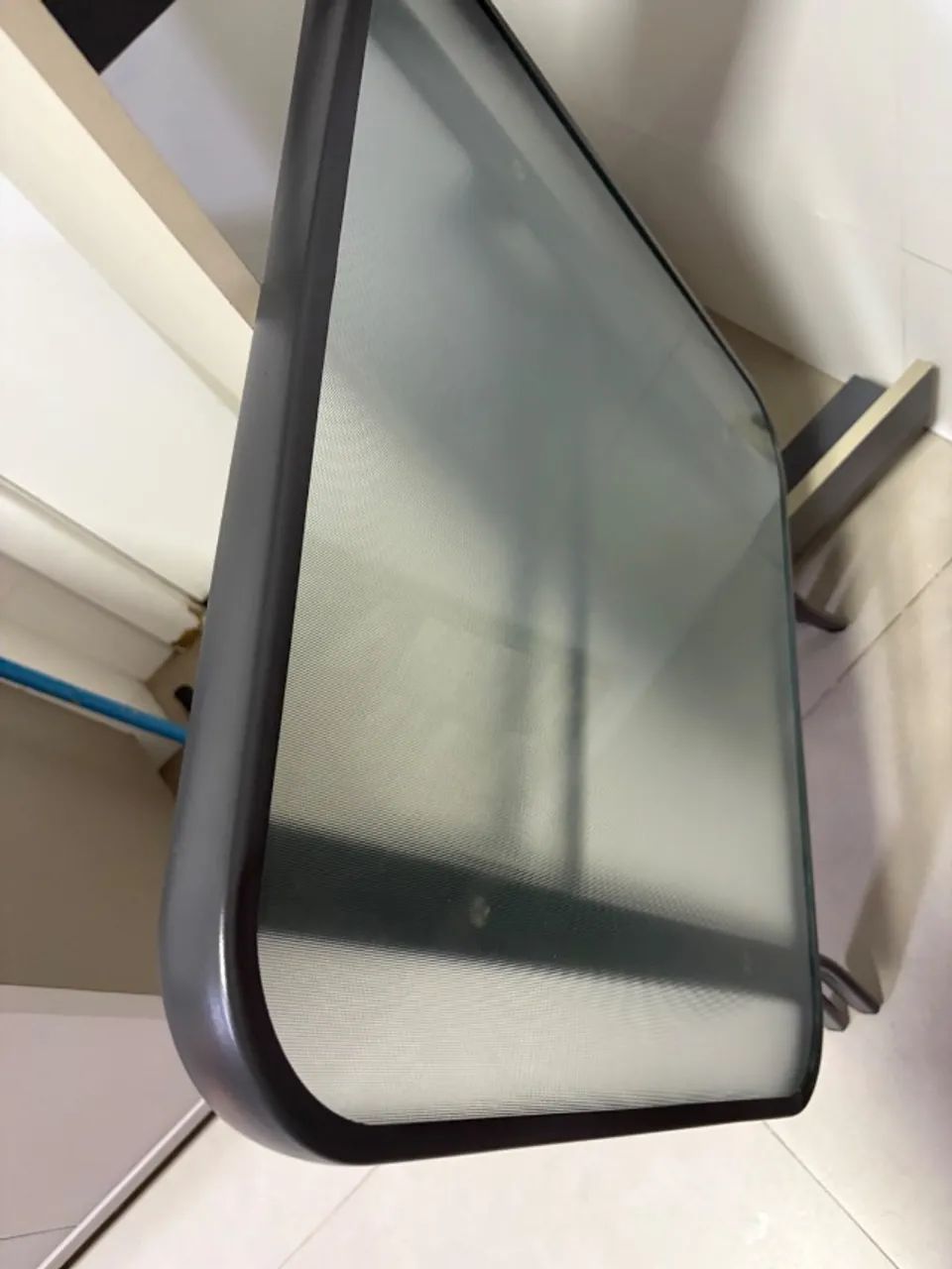 Mesa de jantar nova sem uso ferro e vidro - Foto 2