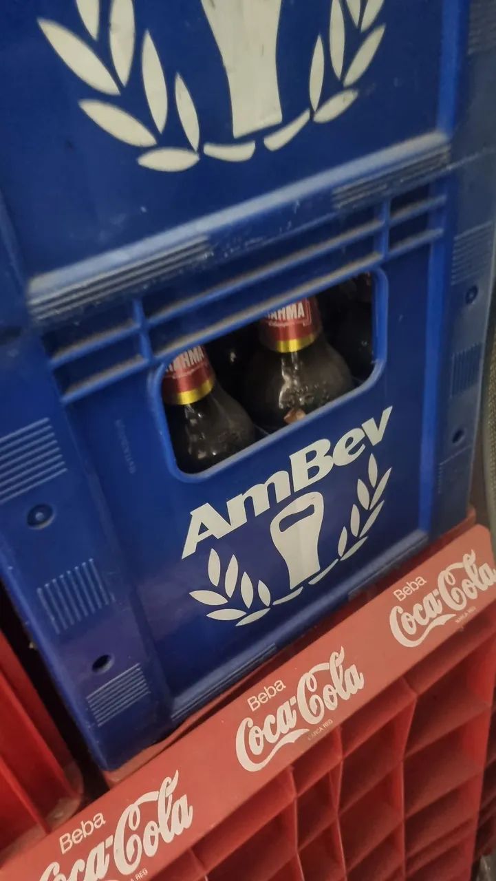 Vasilhame de  cerveja  e coca