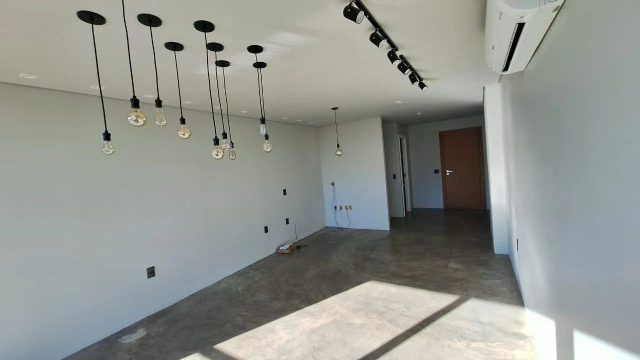 SALA COMERCIAL COMPACTA E FUNCIONAL COM VARANDA PRIVATIVA, AC, BANHEIRO - Foto 3