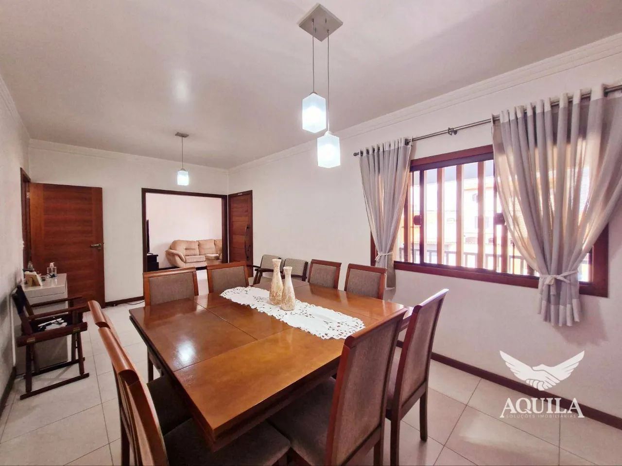 CASA ASSOBRADADA COM 04 DORMITÓRIOS NO JARDIM MORUMBI - SOROCABA