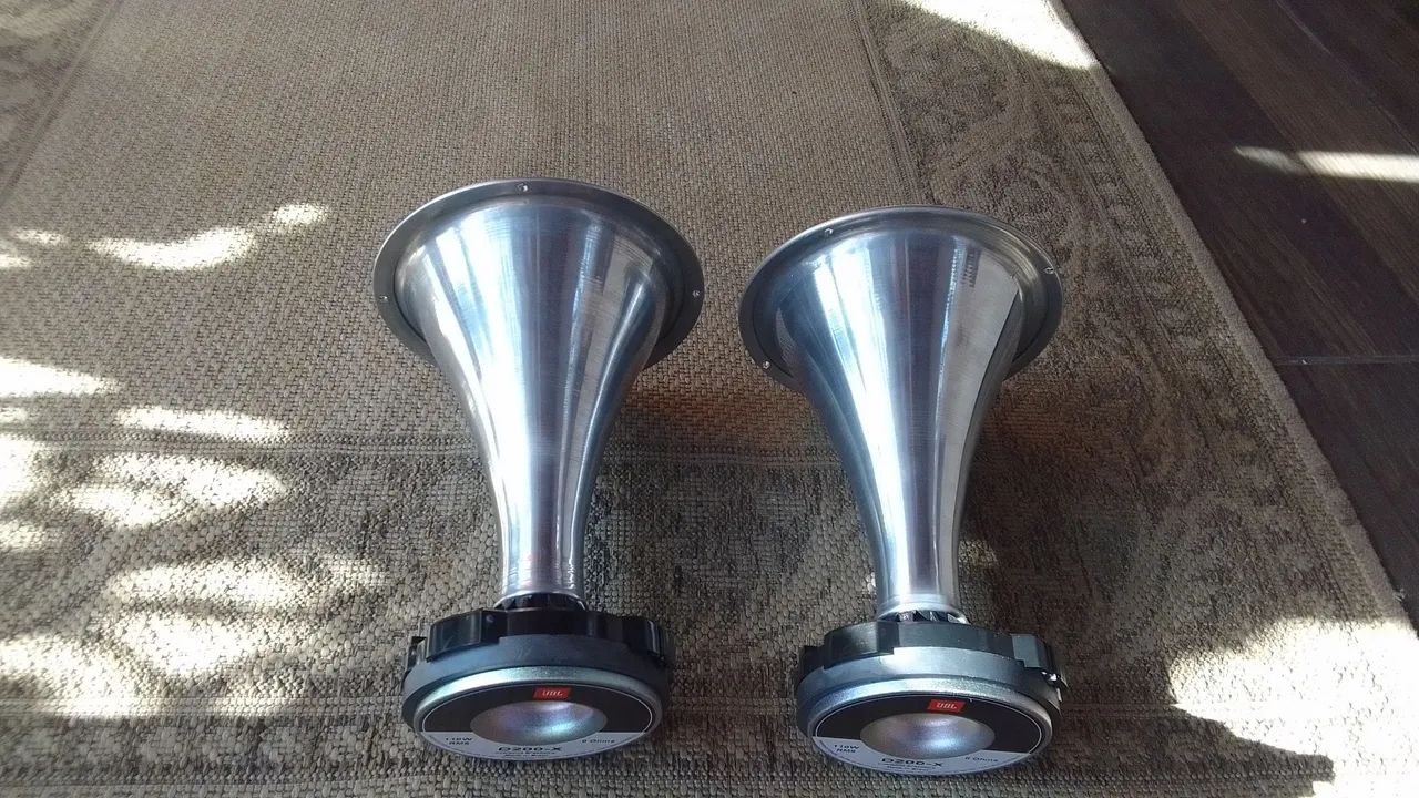 Par Driver JBL 110rms 8 ohms com cone alumínio 