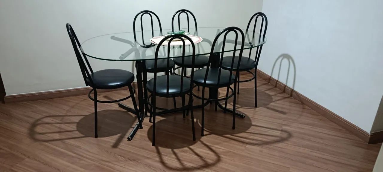 Mesa Com Tampo De Vidro Com 6 Cadeiras - Foto 2