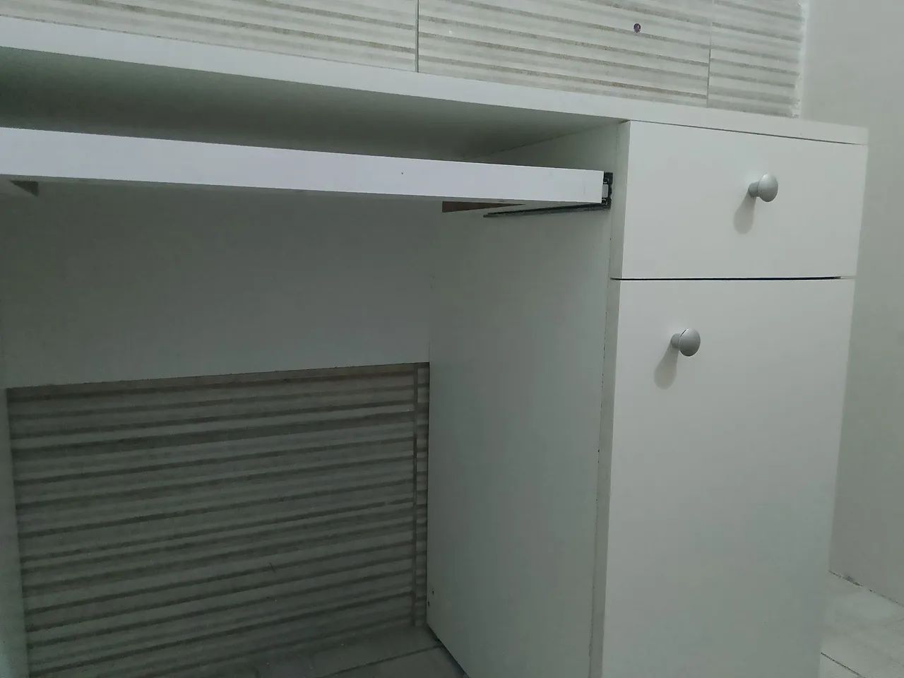 Escrivaninha em ótimo estado!