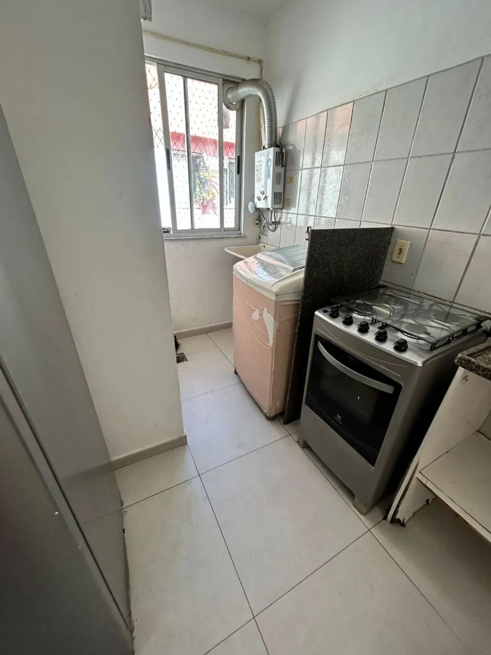 Aluguel de 01 Apartamento de 02 quartos 