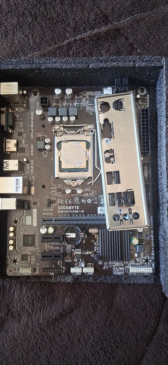 Placa mãe com processador i3 7100
