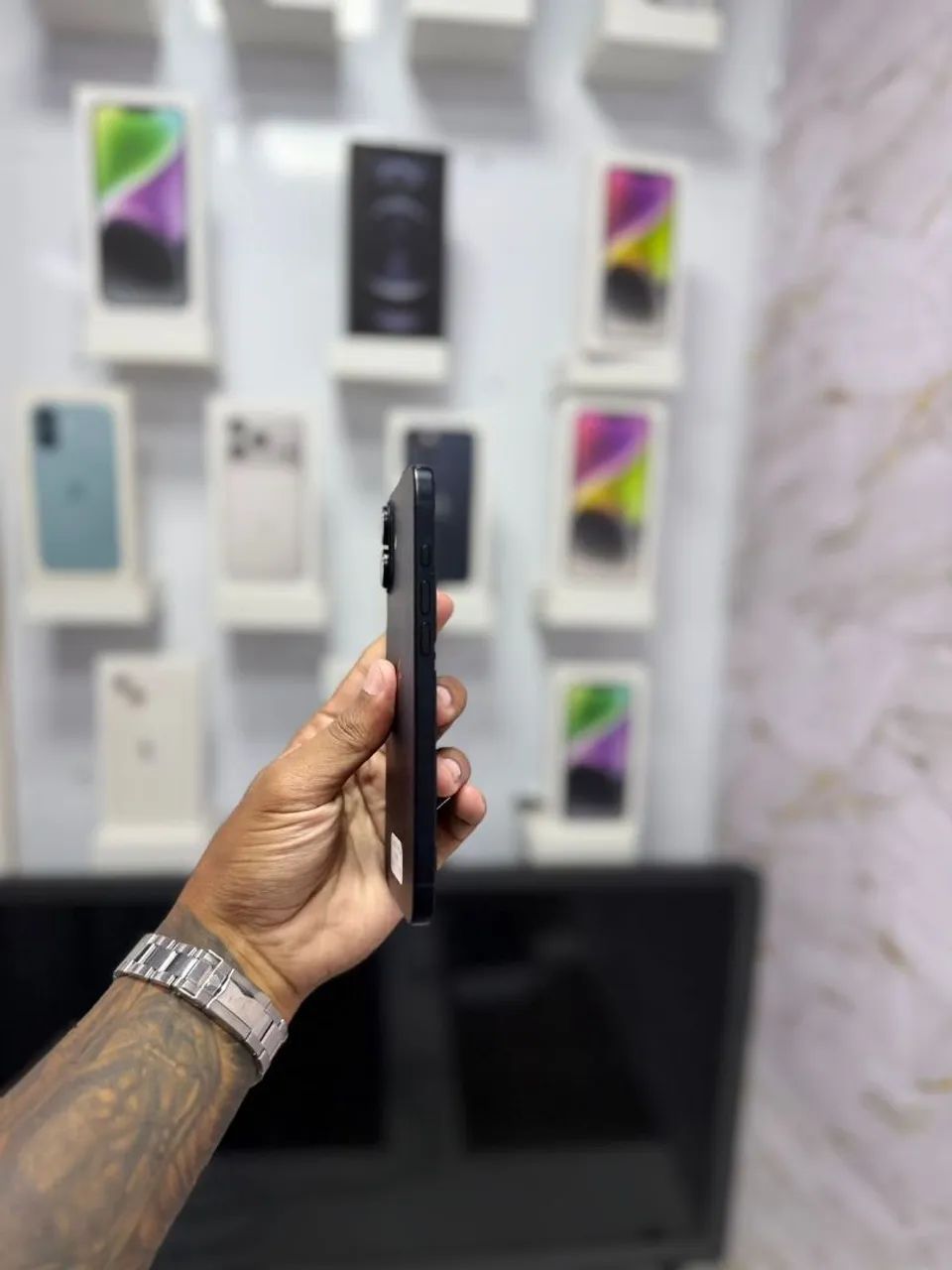 IPHONE 16 PLUS PRETO<br>R$ 4.250,00 - Foto 3