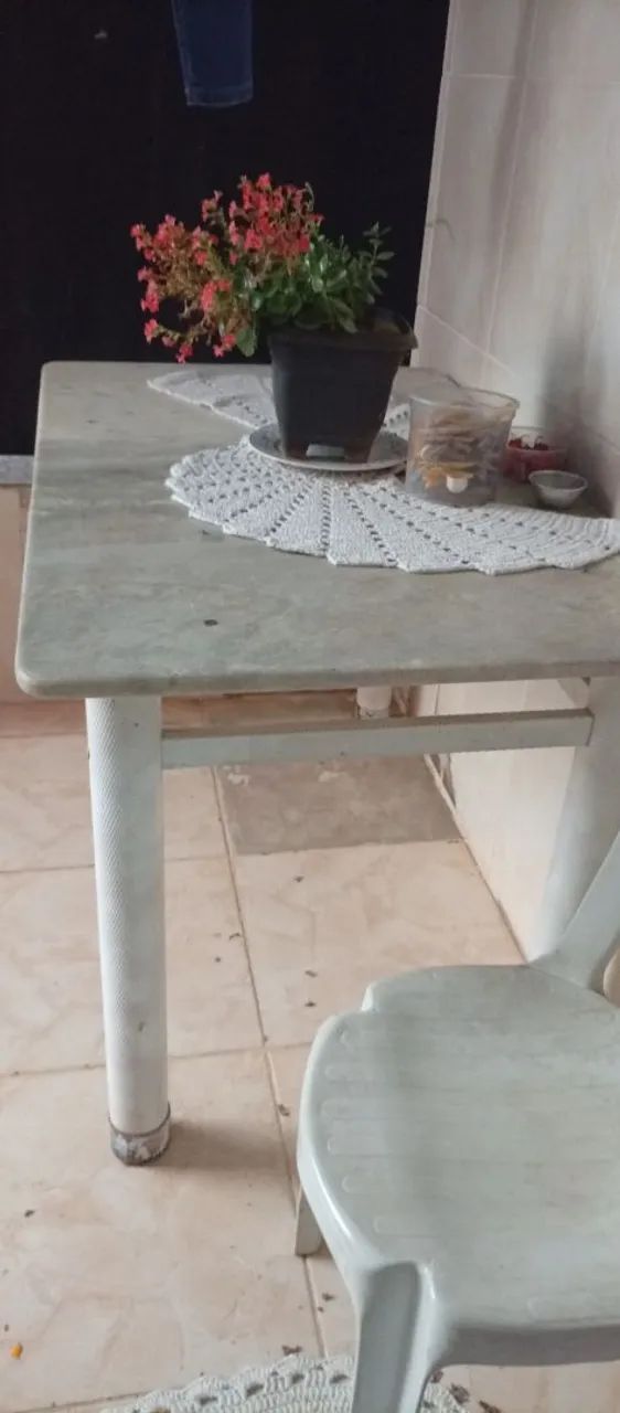 Mesa e armário usados  - Foto 3