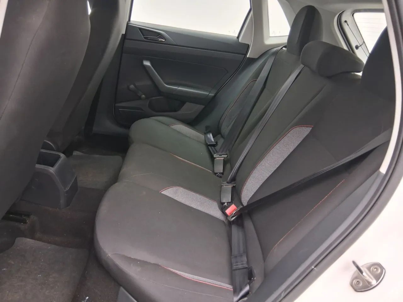 Volkswagen Polo Track 1.0 Flex 12V 5p, foto 17 de 18