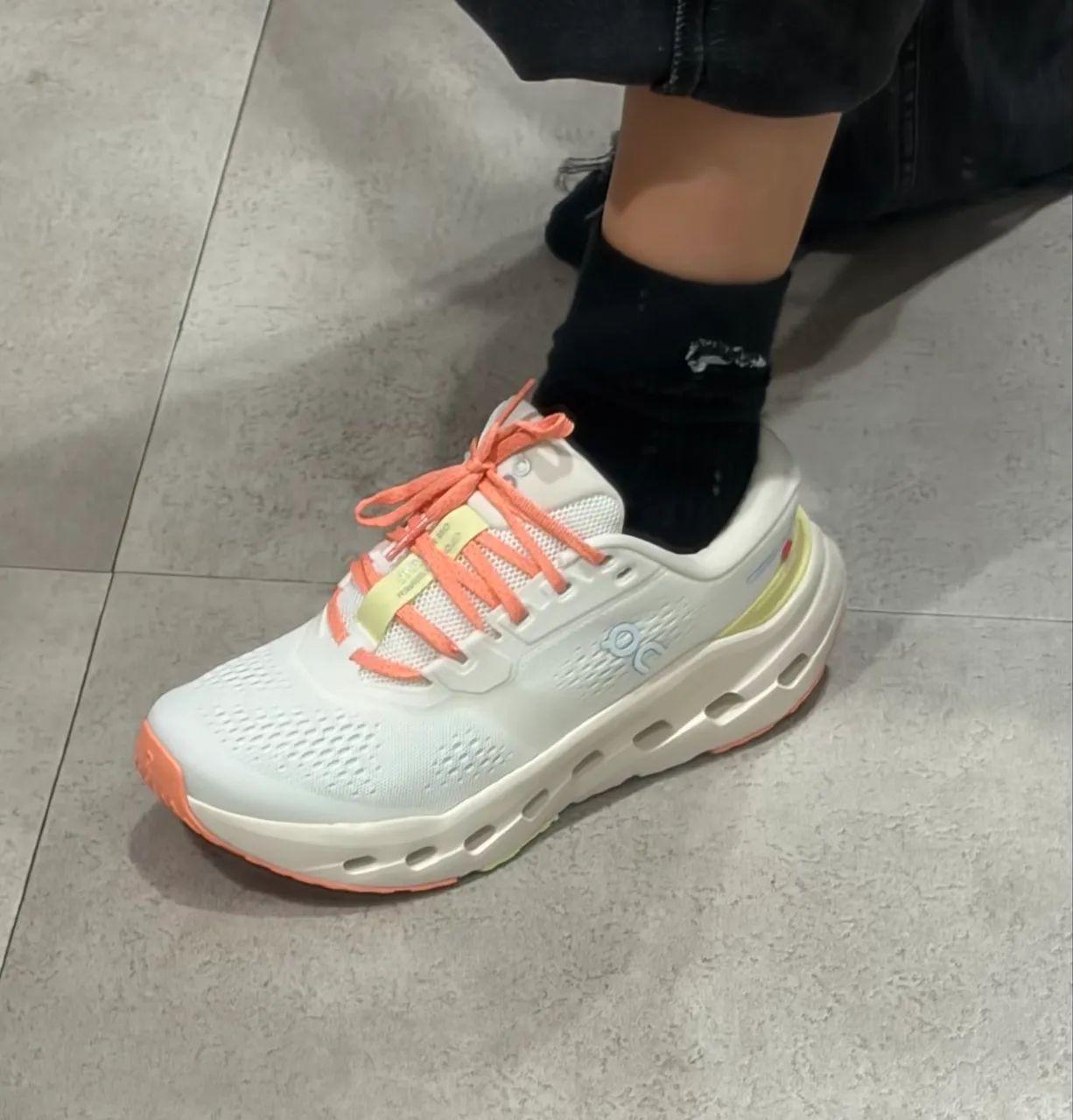 Tênis ON - Cloudrunner 3  - Foto 2