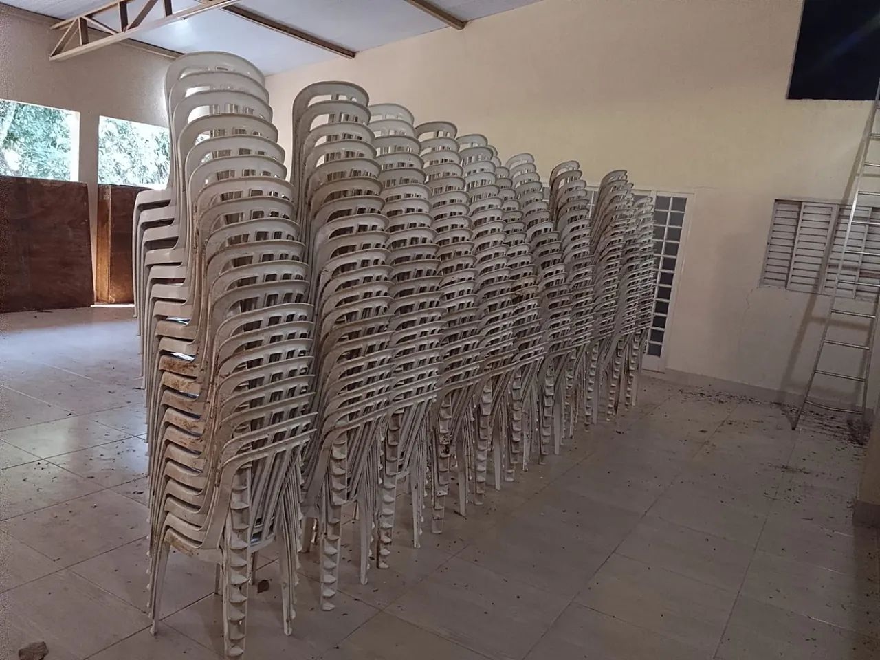 Vendo cadeiras de plástico 480043961565859841