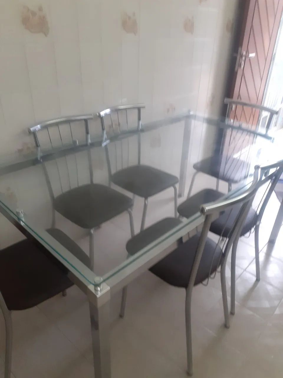 Mesa cromada com 6 cadeiras, novas