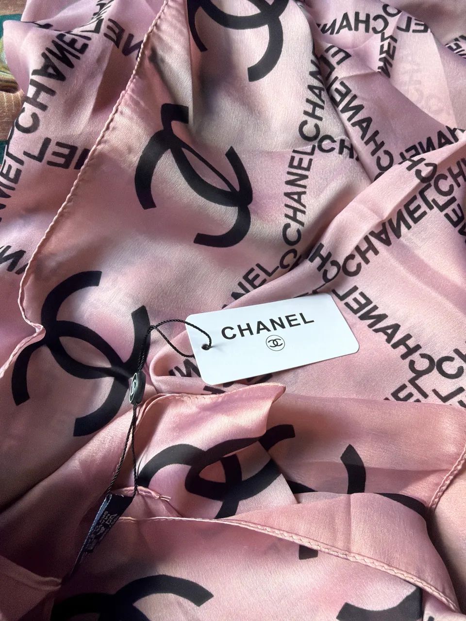 Lenço em seda Chanel cor rosa 