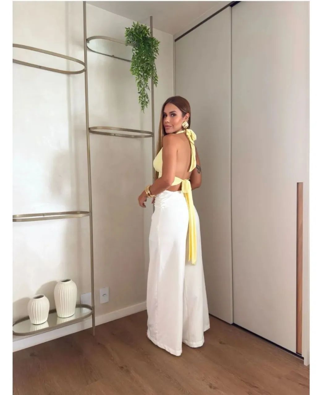 Calça pantalona em crepe com amarração lateral  - Foto 4