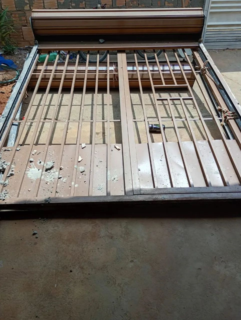 Porta de enrolar manual com grade proteção 