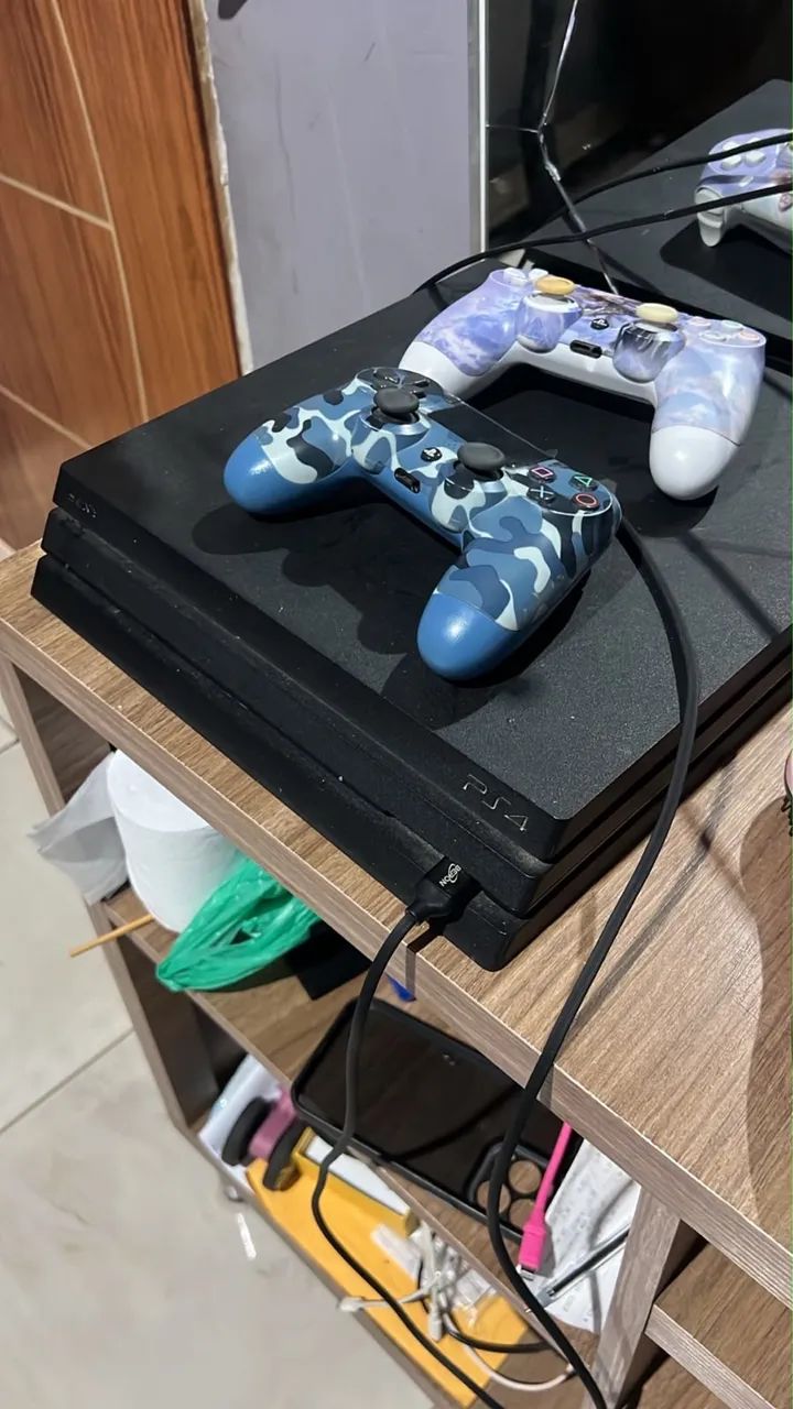 Ps4 com 8 jogos incluso já 