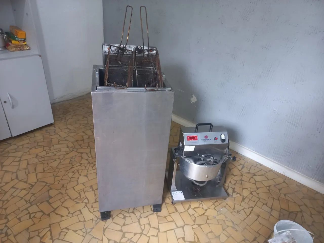 Fritadeira industrial Água e óleo 220w - Foto 5