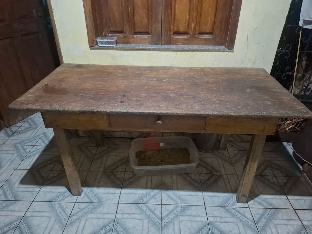 Mesa multiuso com gaveta