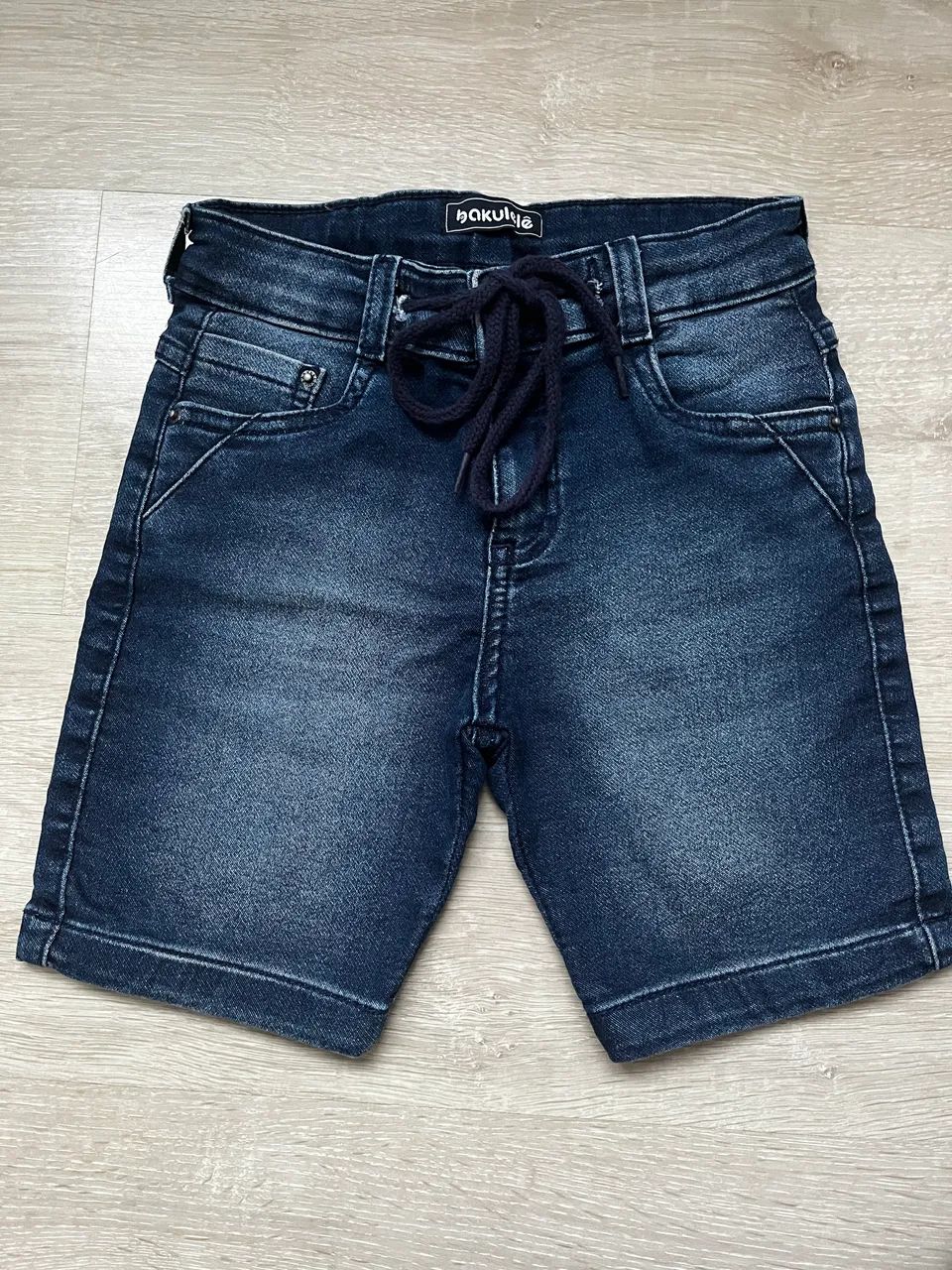 Bermuda jeans com elastano tamanho 4