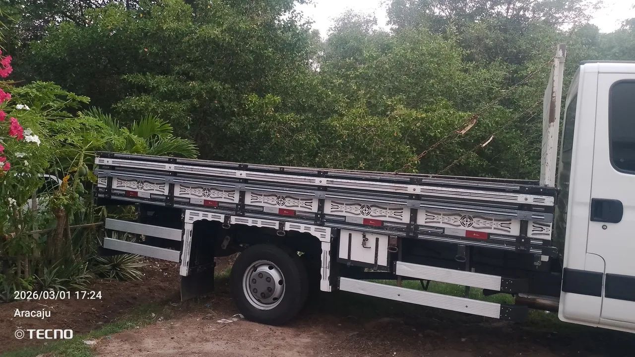 Carroceria de madeira med 4.30 x 2.20 - Foto 2