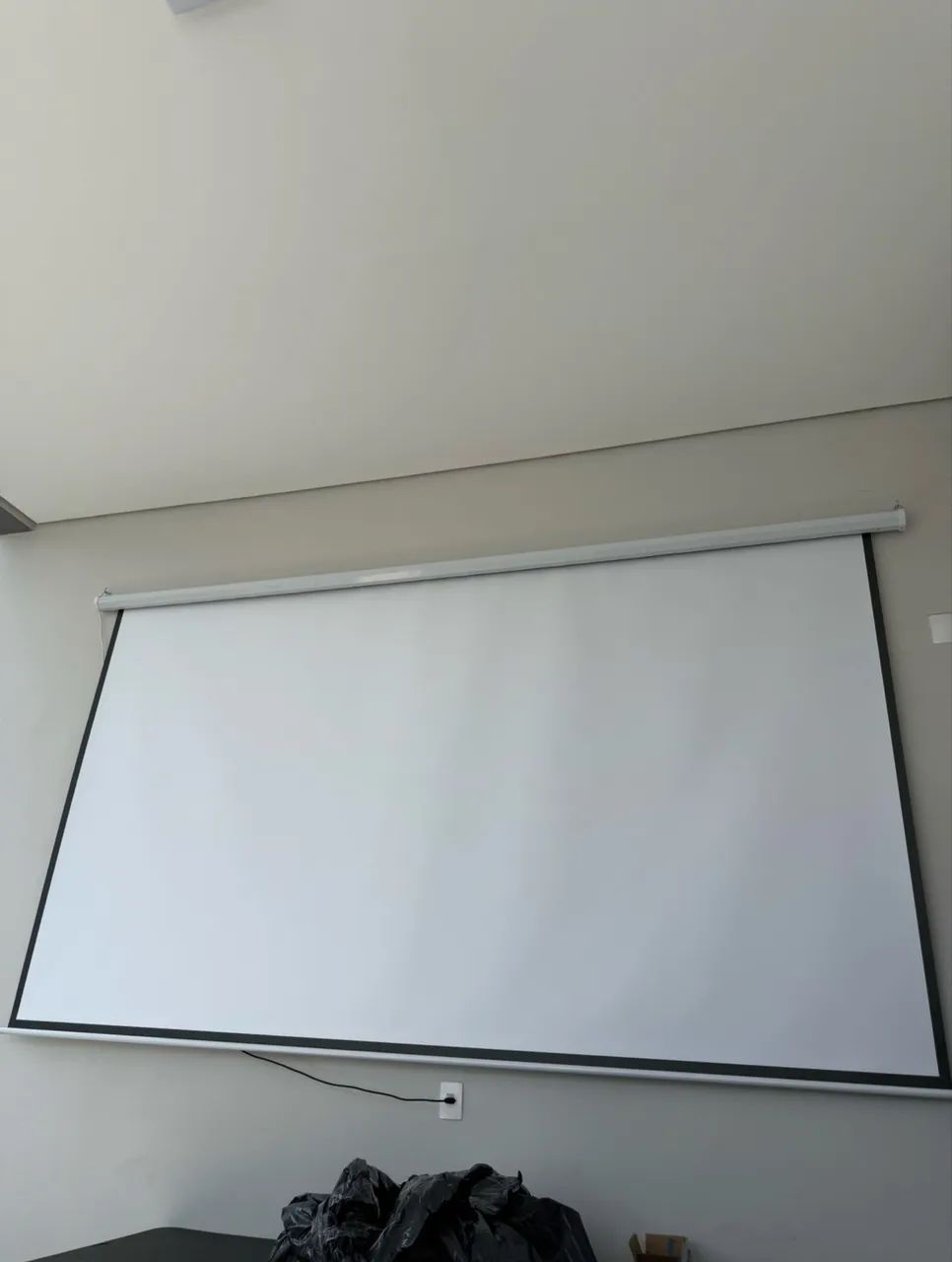 Tela de projeção projetor elétrica com controle 150? polegadas 220v (novo)