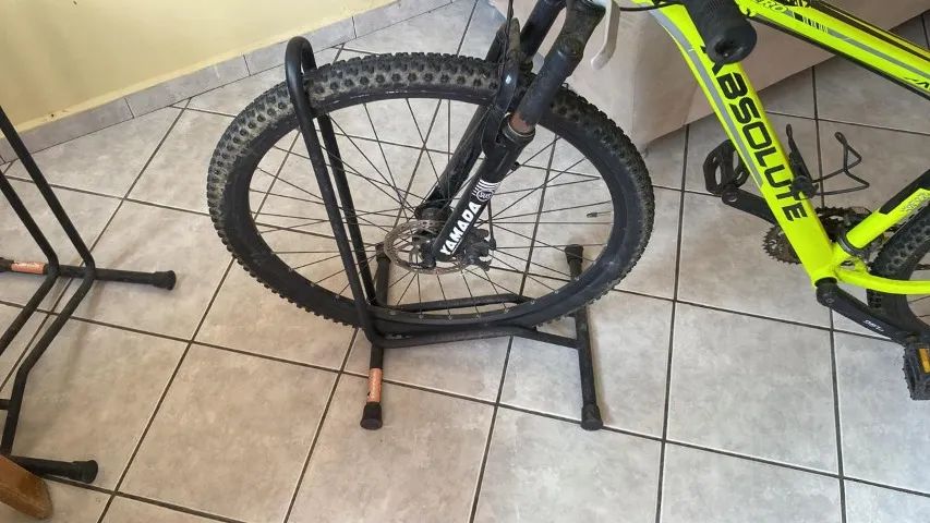 Vendo Bicicleta com acessórios - Foto 3