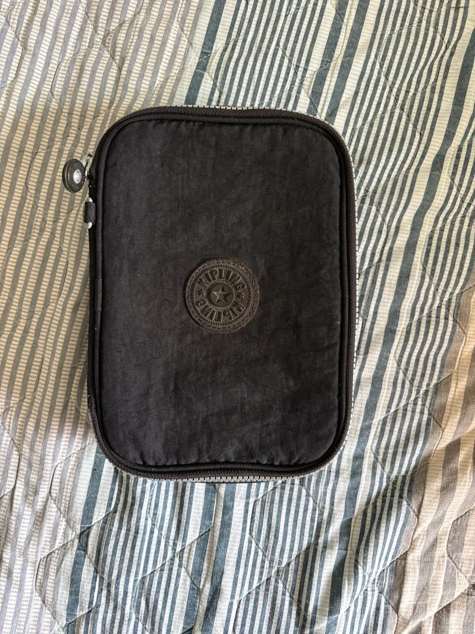 Mochila + Estojo kipling semi novo - Foto 4