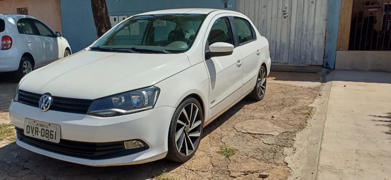 Volkswagen Voyage VOYAGE 1.0/1.0 City Mi Total Flex 8V 4p 2014