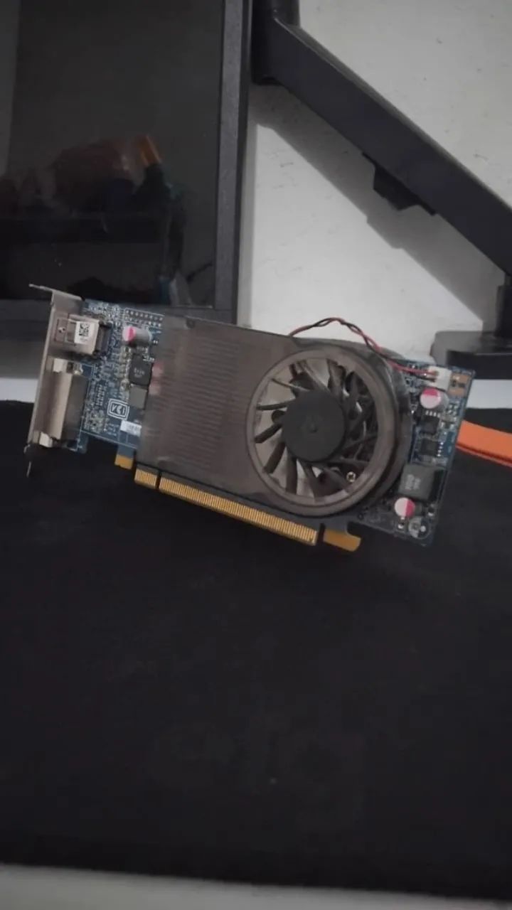 Placa de video R7 240