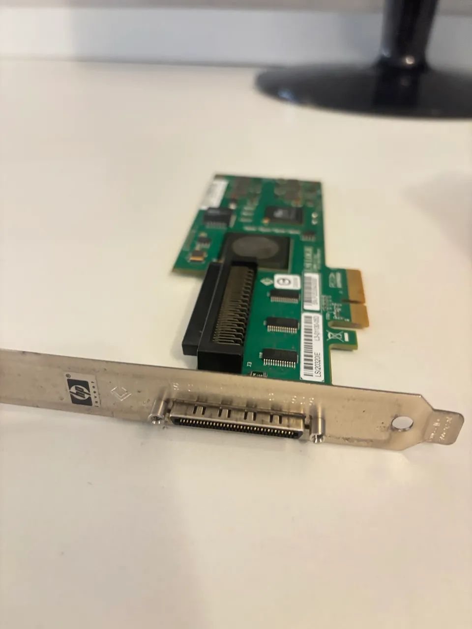 Placa Host Bus Adapter (HBA) / Controladora SCSI Ultra320 PCIe - Foto 2