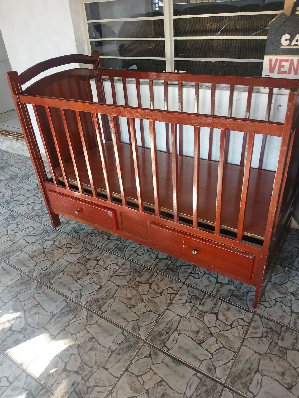 Vende-se berço em bom estado entrego com taxa 