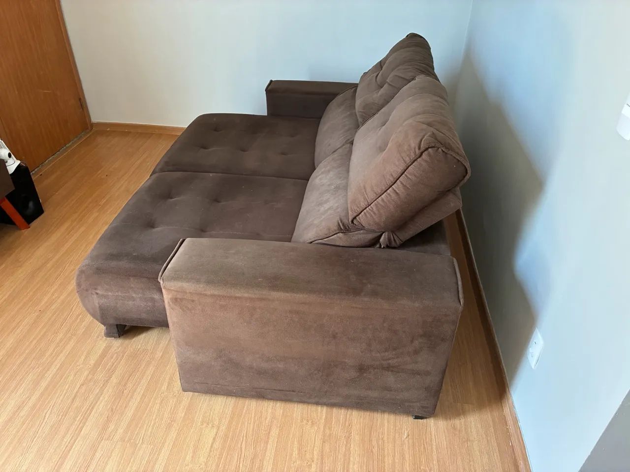 ? Vendo sofá retrátil seminovo + 2 banquetas! - Foto 4