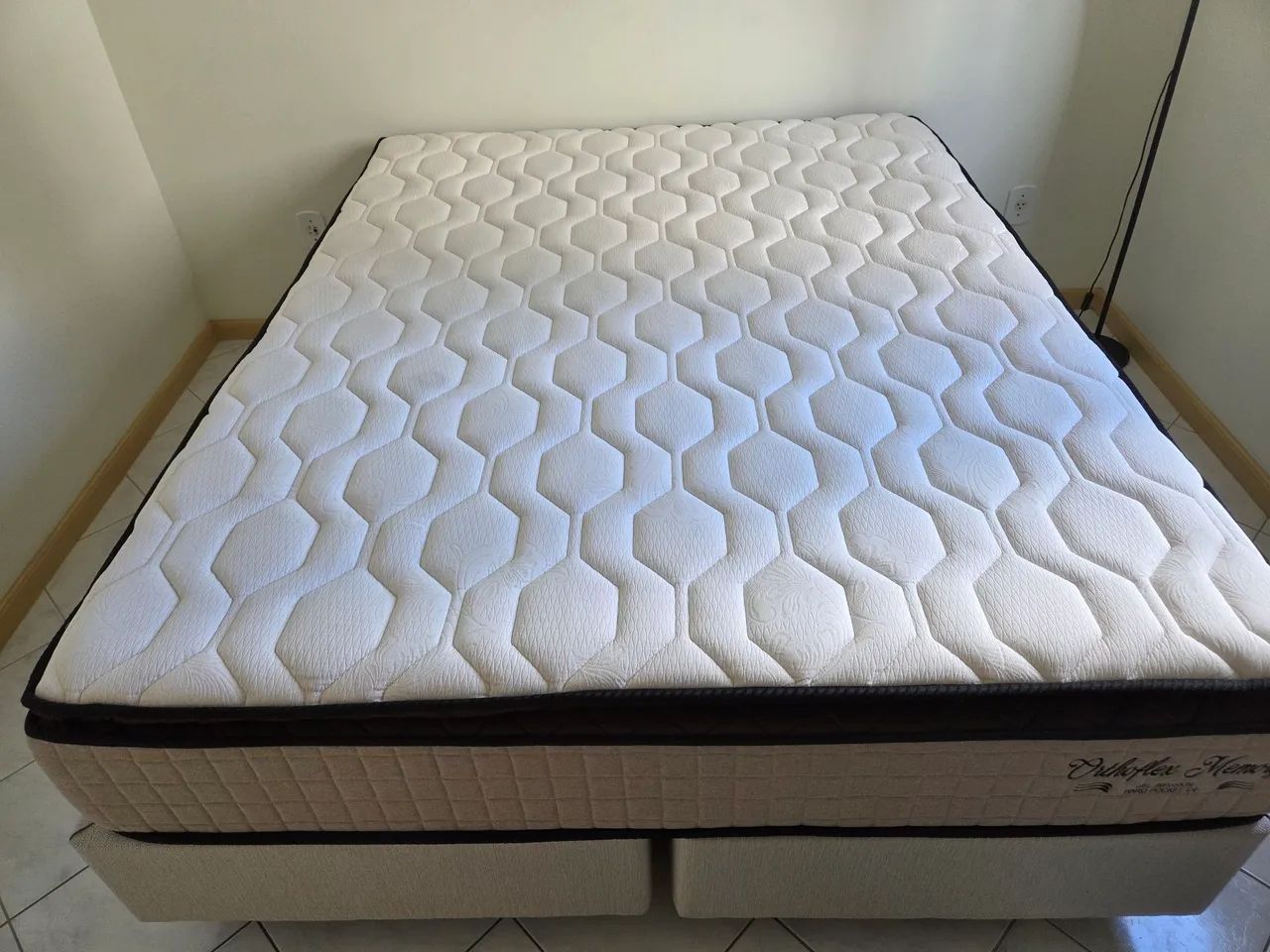 Cama casal Queen-size - impecável  - Foto 3