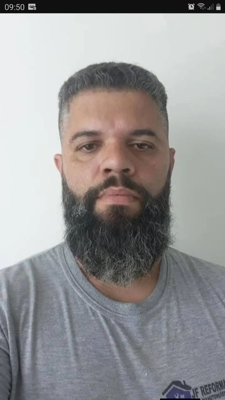 Pedreiro ladrilheiro profissional 
