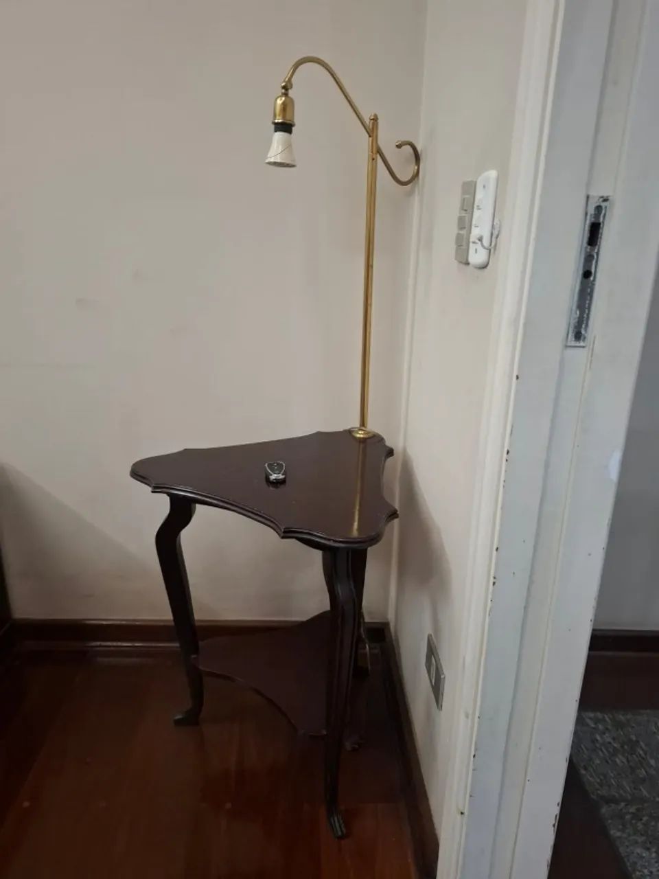 Mesa de canto com Abajur - Foto 2