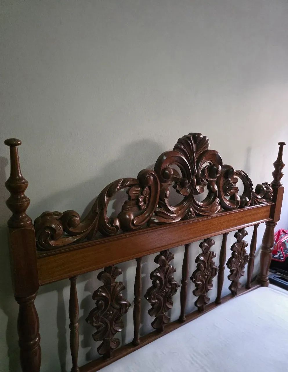 Cama de Casal em Madeira Maciça Trabalhada - Foto 3