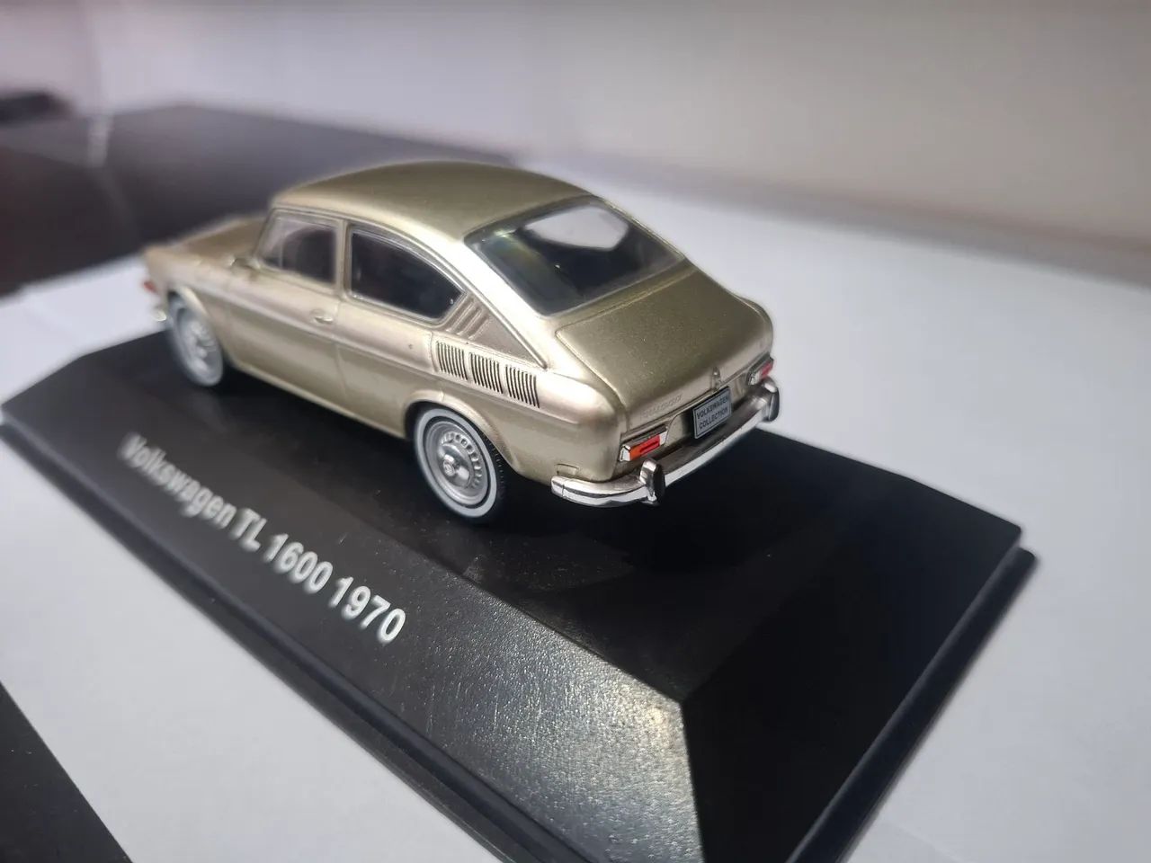 Miniatura VW TL 1600 (1970) 1:43 - Frente Alta - Hobbies e
