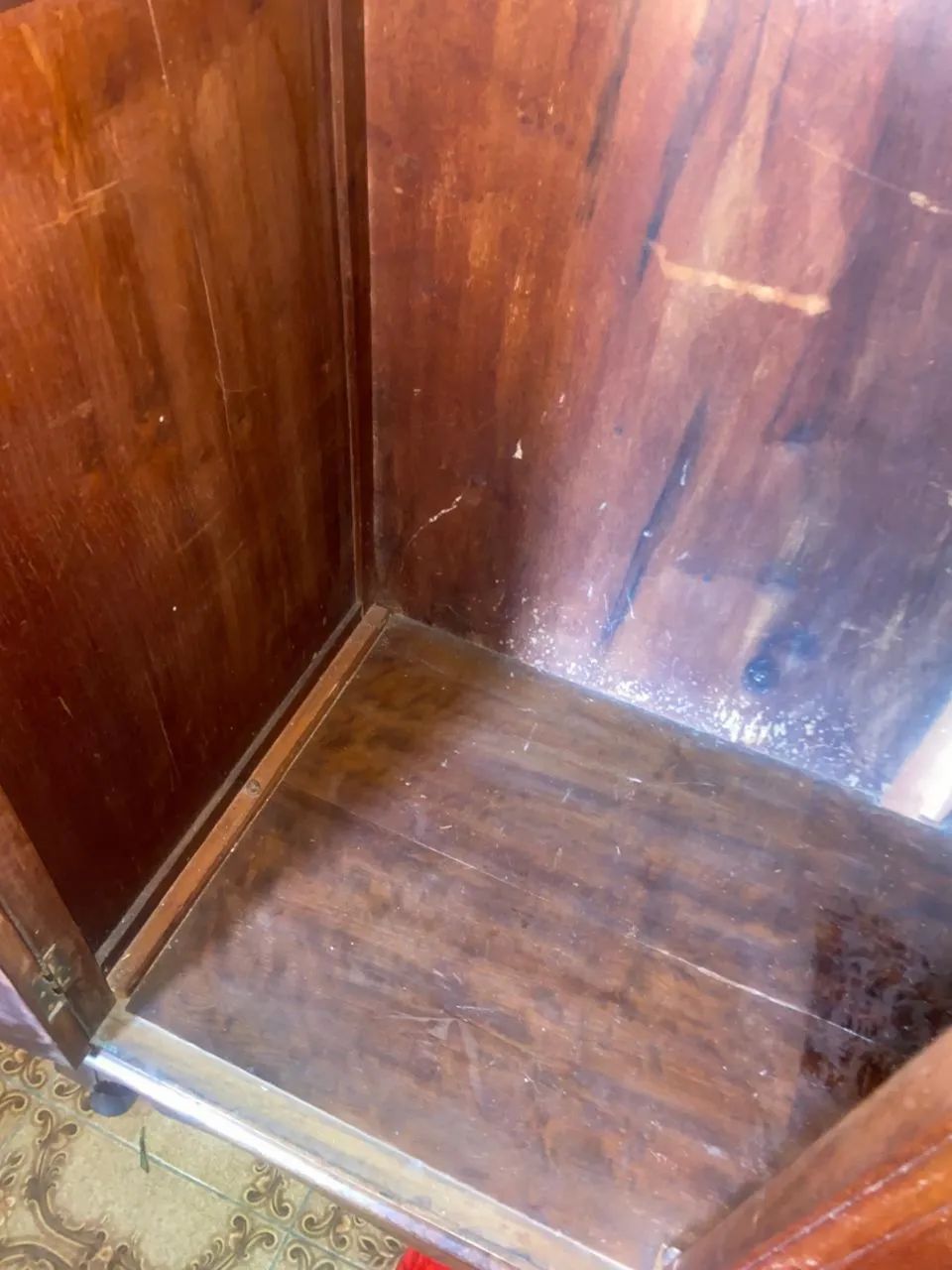 Guarda roupa madeira antigo - Foto 3