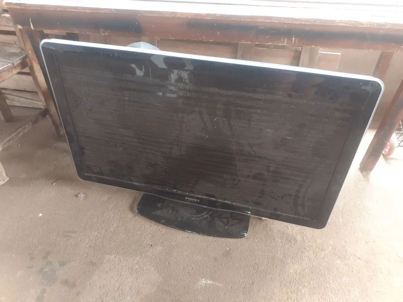 Televisão pra retirada de peças