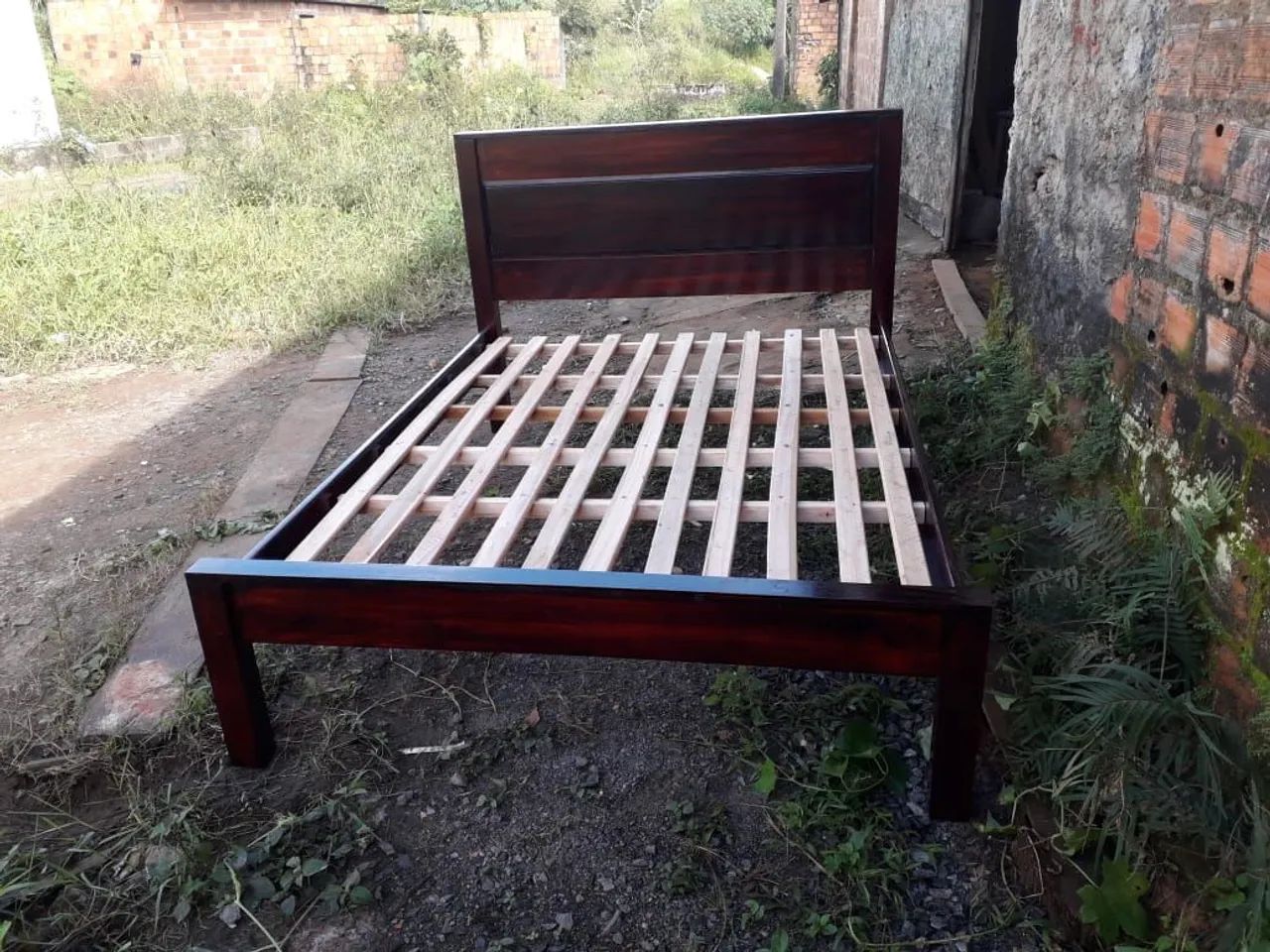 Cama de casal de madeira maciça - Foto 2