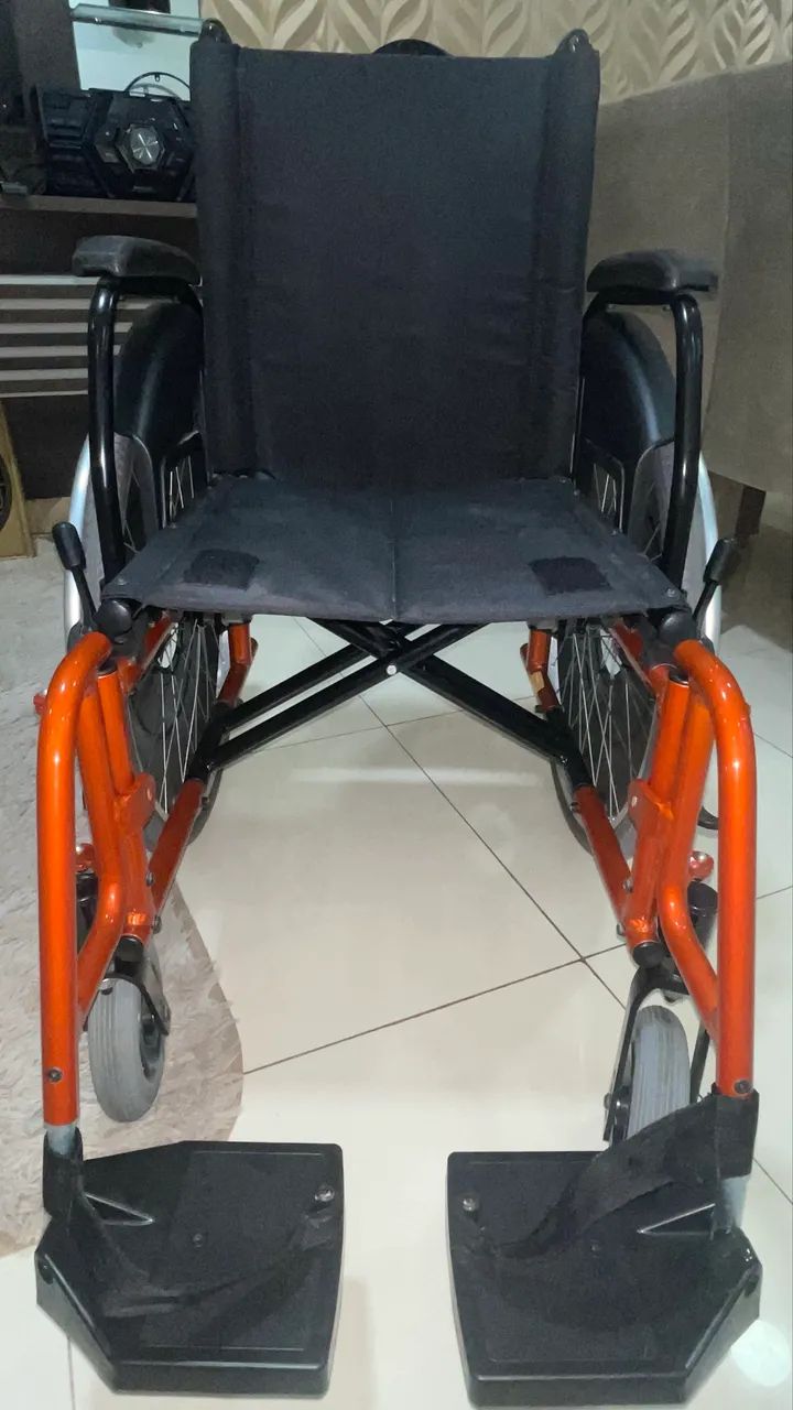 CADEIRA DE RODAS NOVA