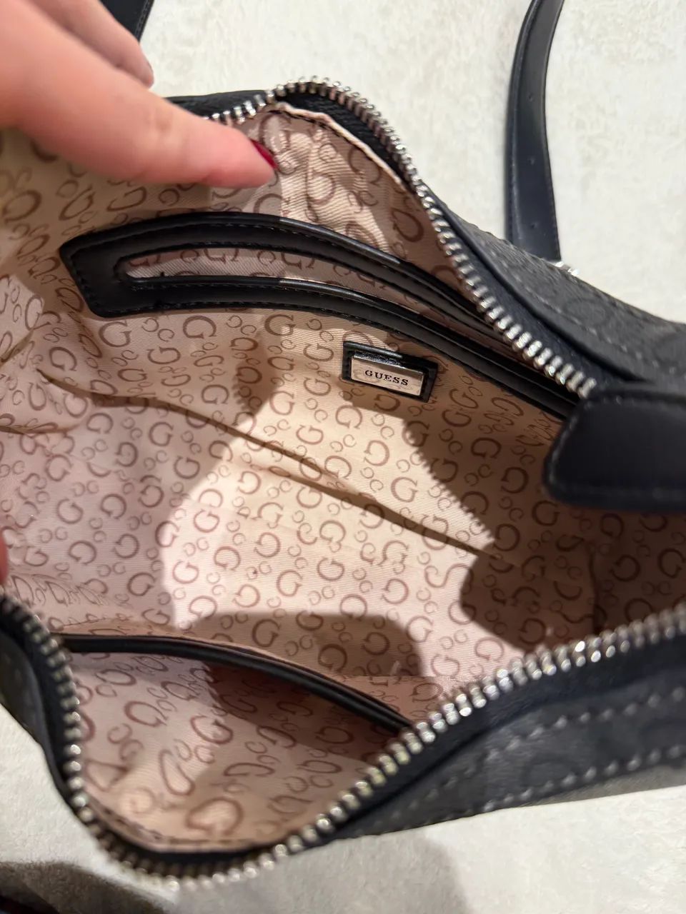 Bolsa Guess preta original transversal  - Foto 3