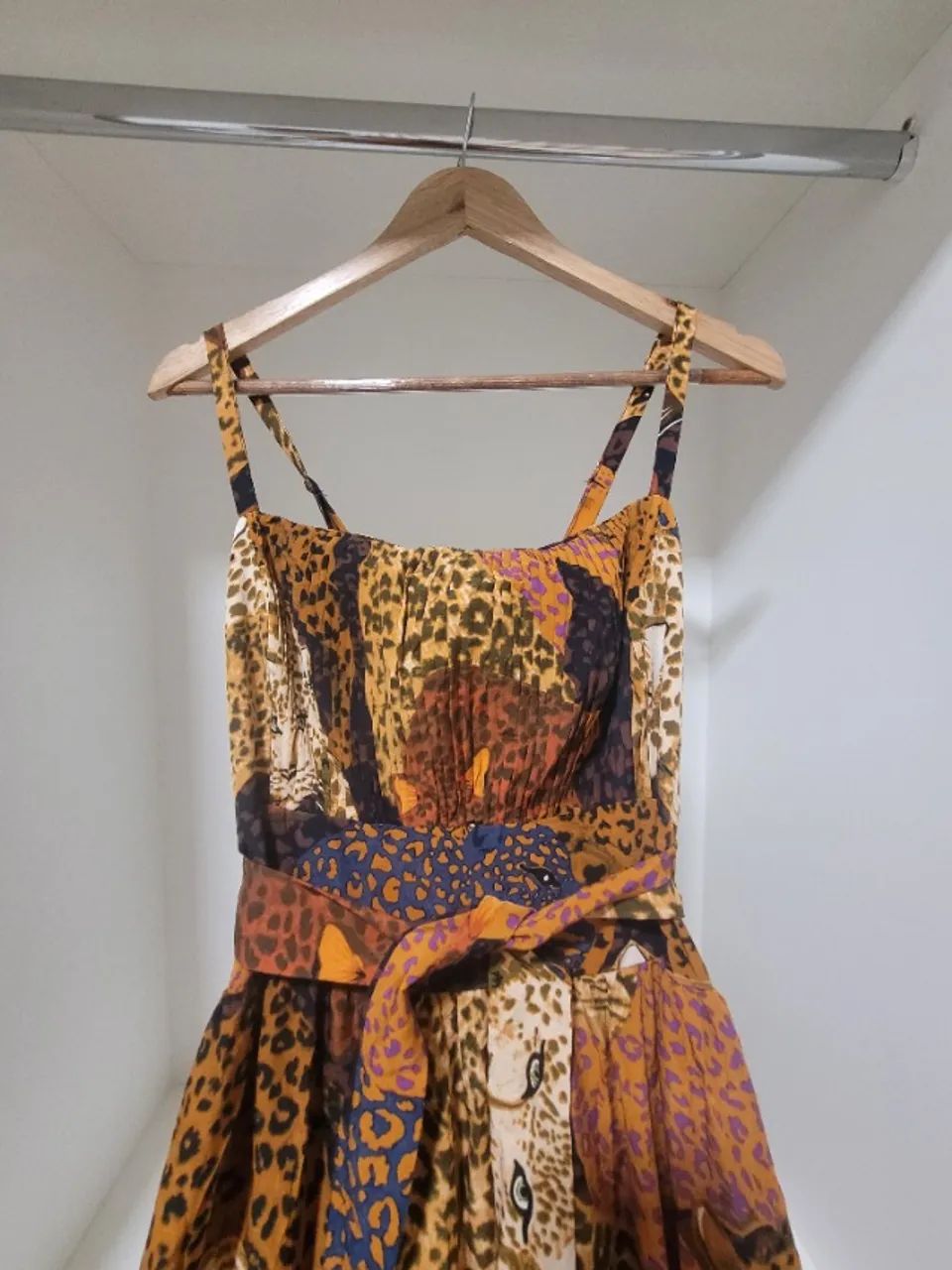 Vestido longo estampado onça